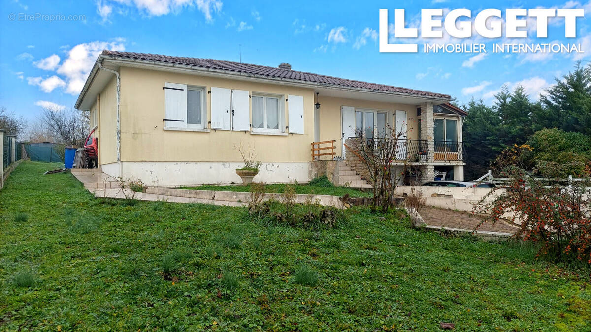 Maison à VILLEBOIS-LAVALETTE