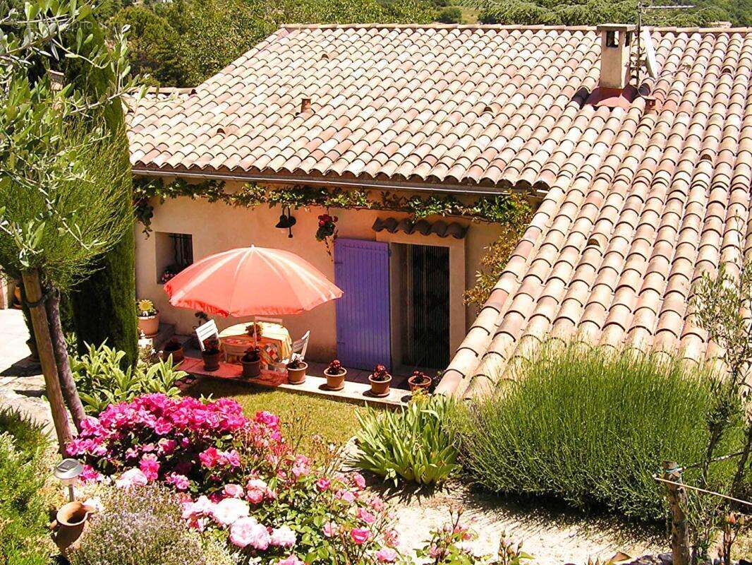 EXCLU, proche FORCALQUIER, Belle MAISON DE VILLAGE de 126 m²  avec terrasses, jardin et cour - photo 8