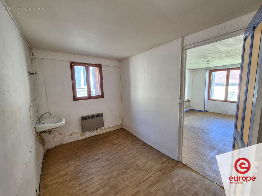 Maison à DORNECY