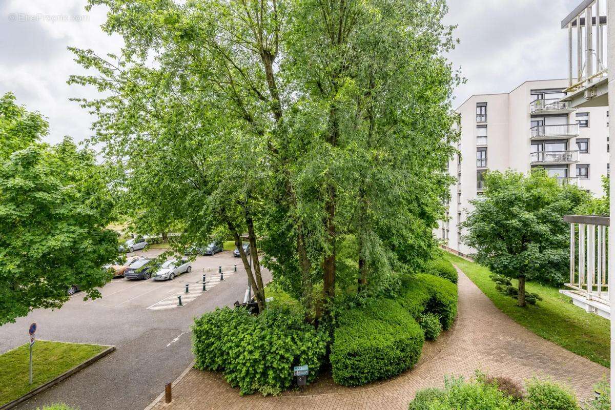 Appartement à LES CLAYES-SOUS-BOIS