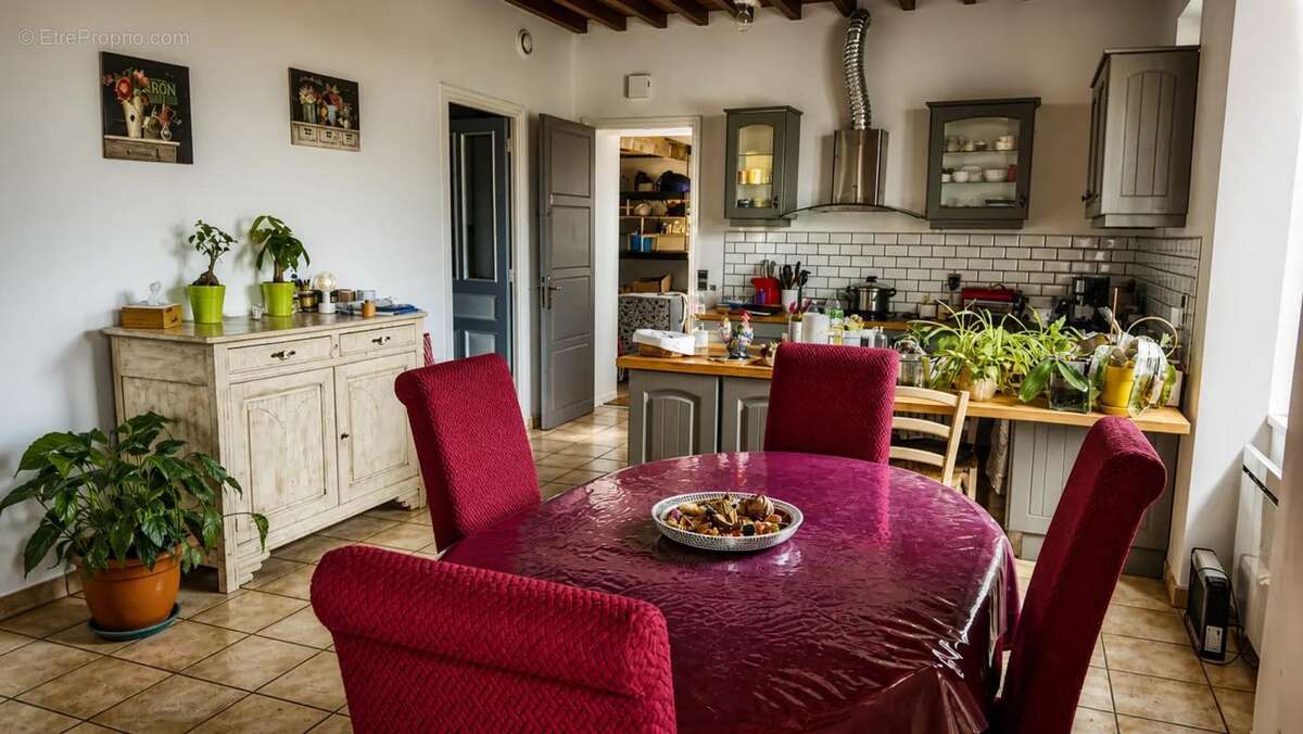 Maison de 5 pièces dans un village au calme - photo 3