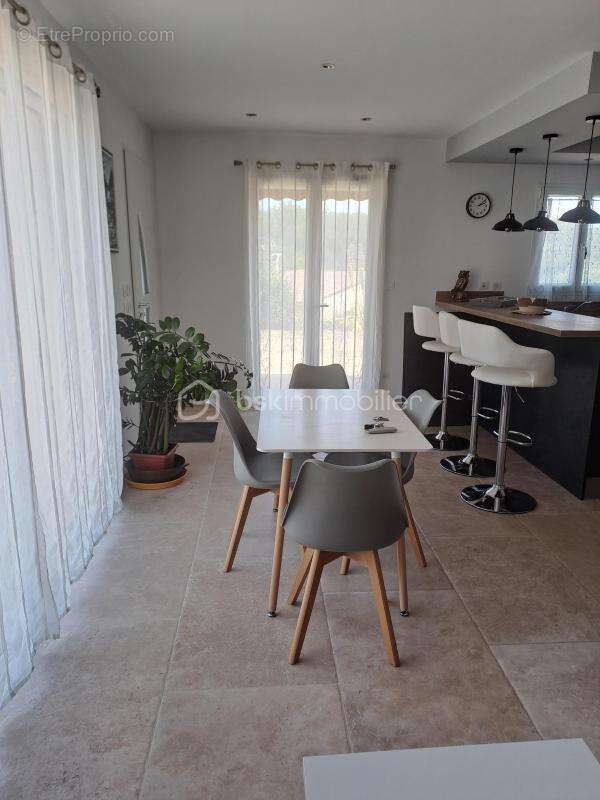 Maison à SAINTE-TULLE