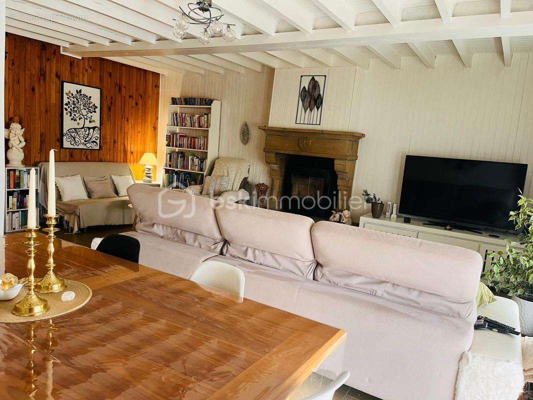 VAL COUESNON Magnifique maison en pierre de 141m² + espace gite de 47m² située sur la commune de Saint-Ouen-La-Rouerie - photo 6