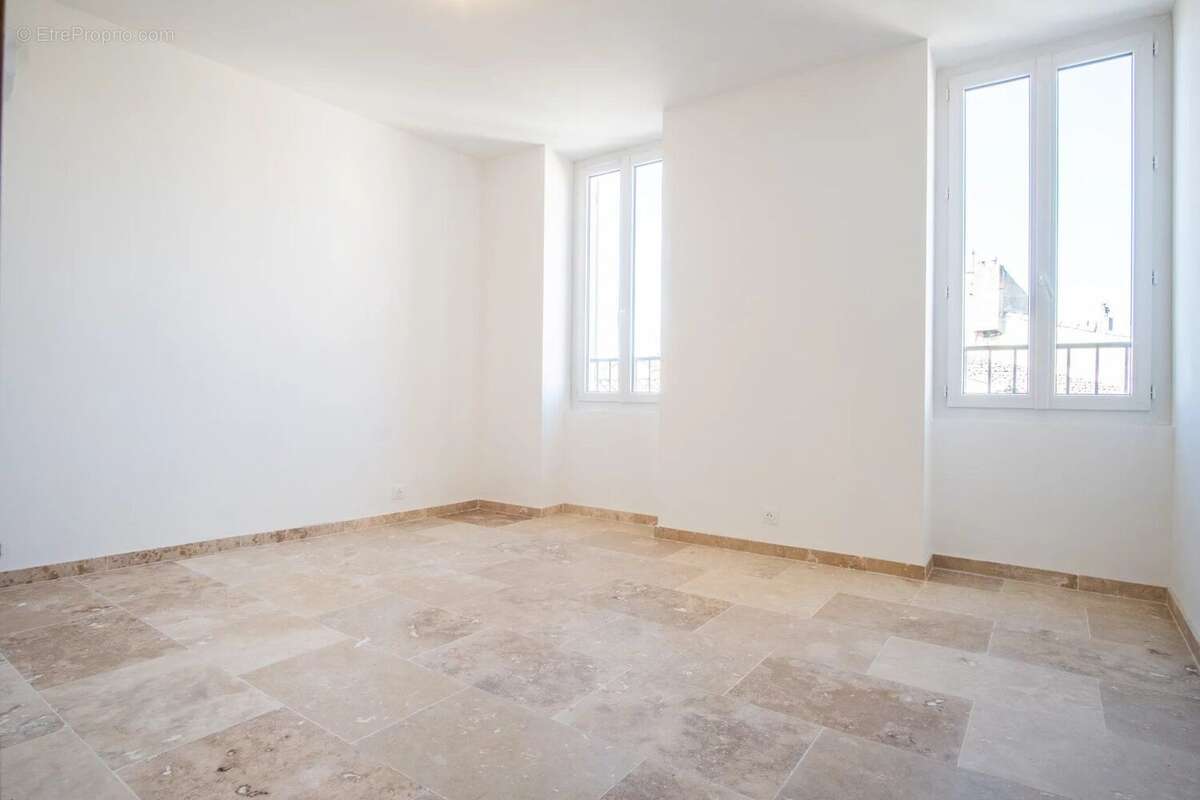 Appartement à POURRIERES