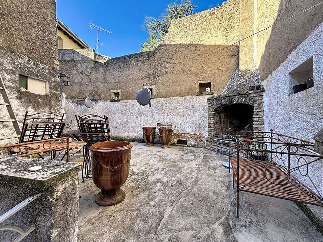 Maison de village à Robion, au pied du Luberon - photo 2