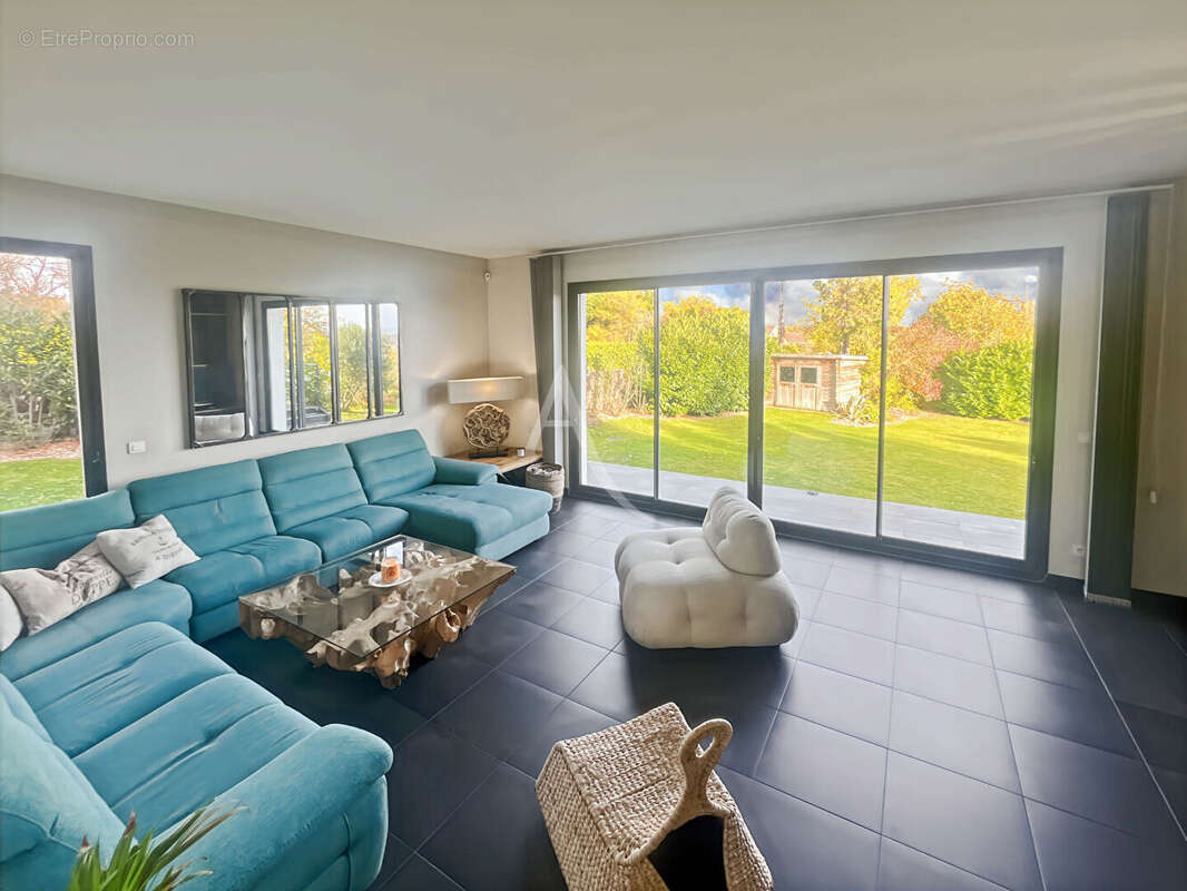 Maison à MEZY-SUR-SEINE