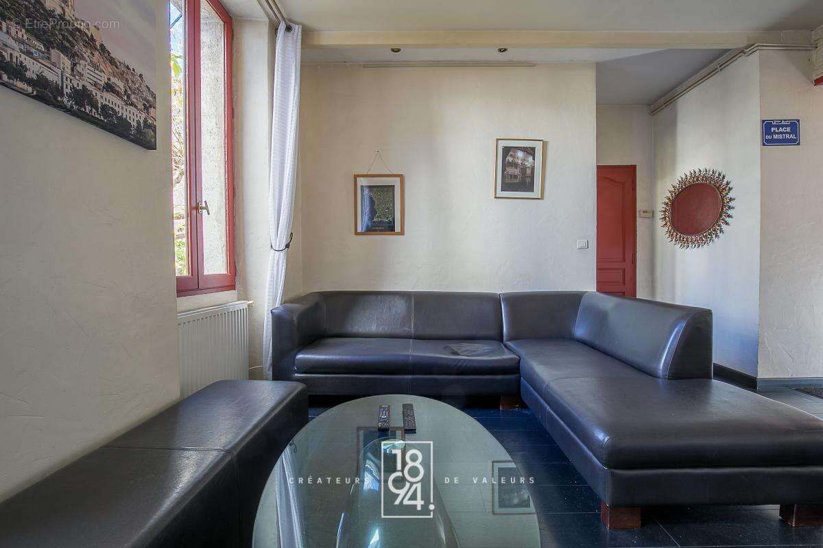 Appartement à MARSEILLE-4E