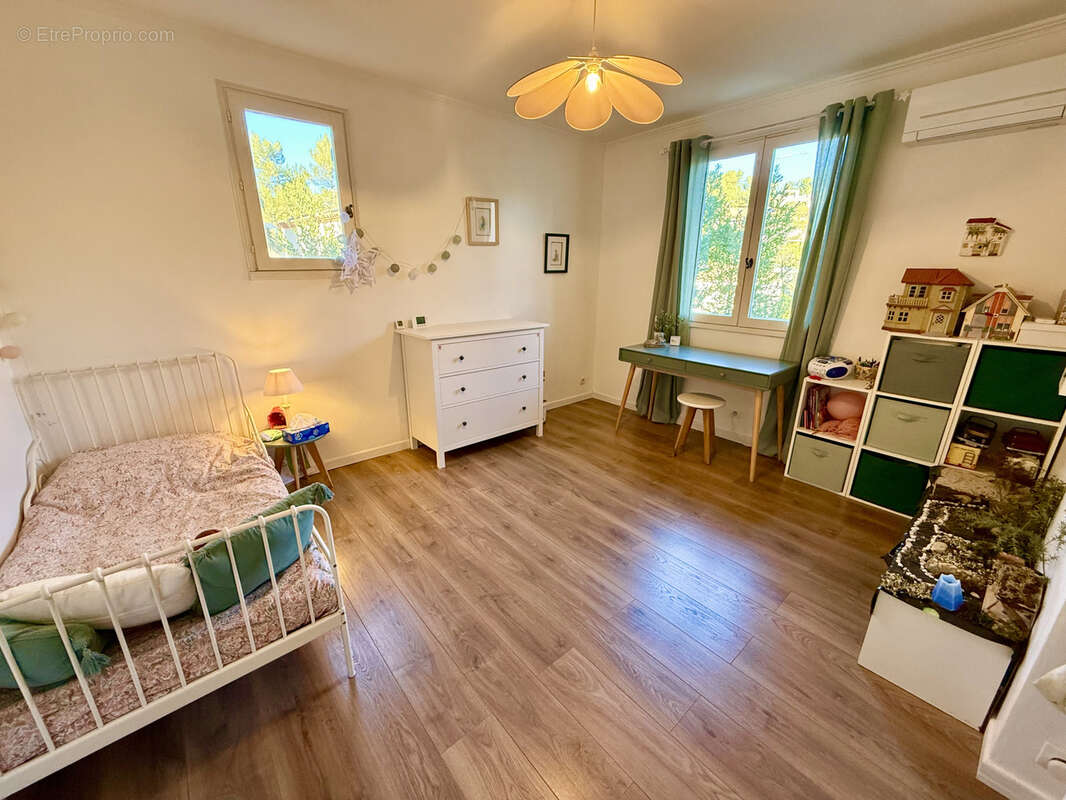 Maison à SAINT-CLEMENT-DE-RIVIERE