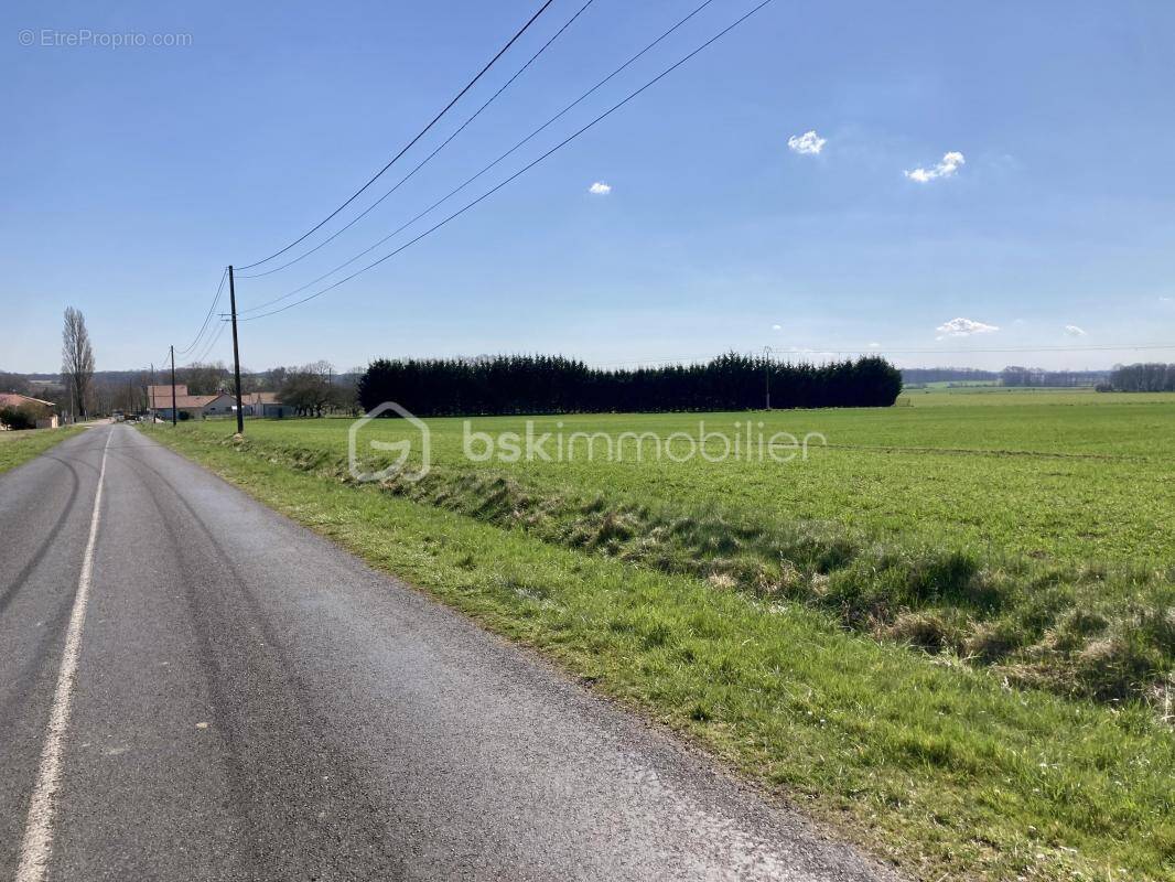 Terrain à GIFFAUMONT-CHAMPAUBERT