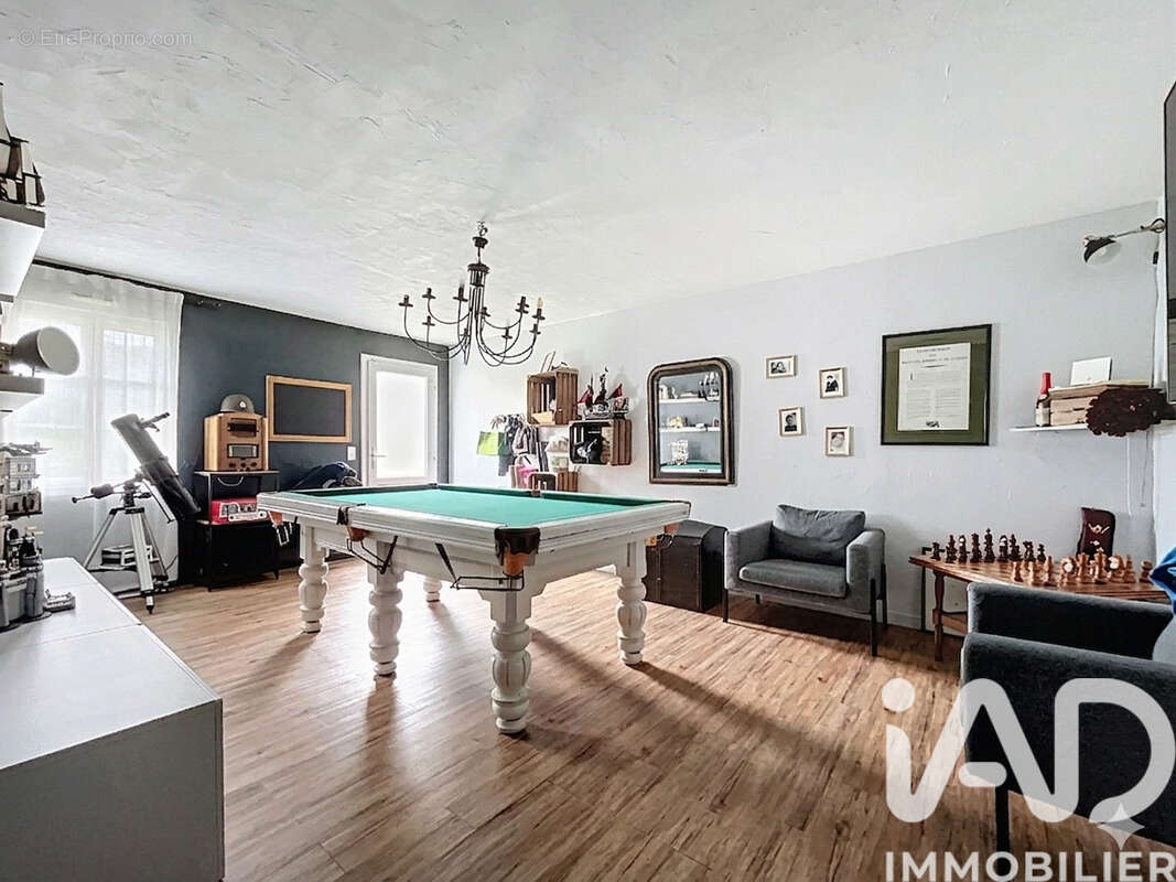 Maison 251 m² à Saint-Regle  - photo 8