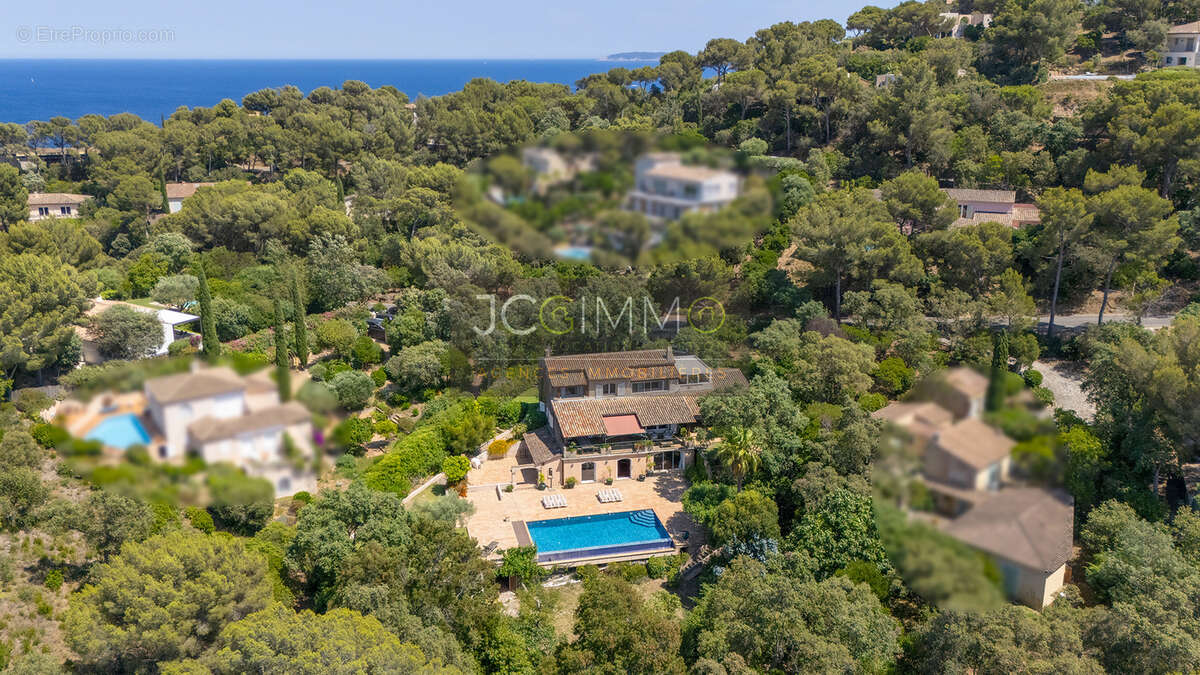 Élégante villa provençale de 194m2 habitables avec piscine à débordement sur 1694m2 de terrain. - photo 3