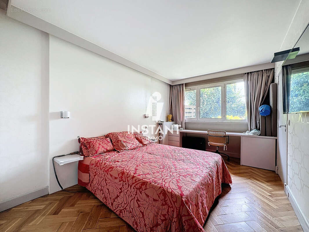 Appartement à CHARENTON-LE-PONT