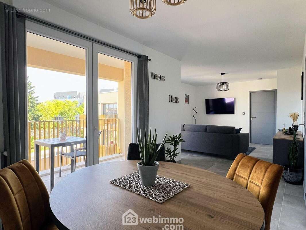 L&#039;appartement se compose d&#039;un ensemble salon séjour cuisine de 29 m²... - Appartement à ANGERS