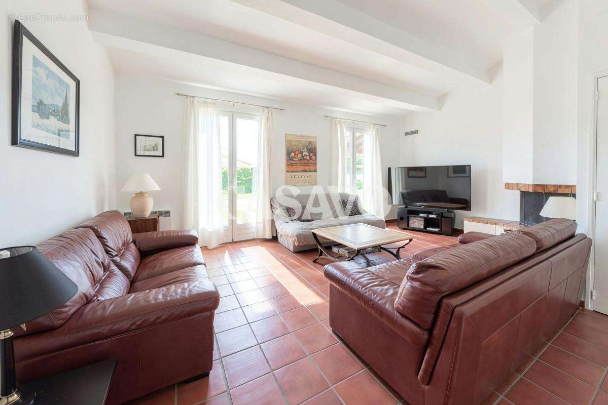 Vente Maison 5 pièces de 115m² - 13540 Aix-en-Provence - photo 5