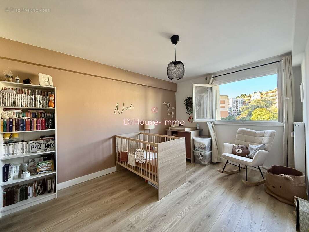 Appartement à SAINT-LAURENT-DU-VAR