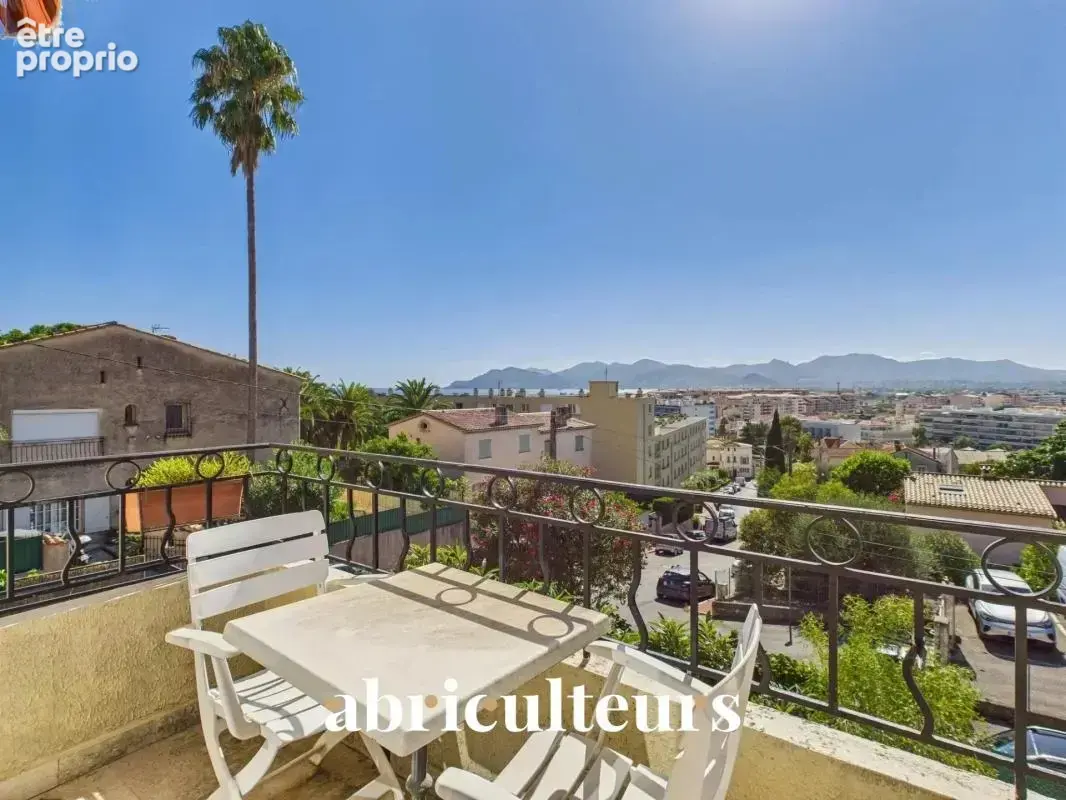 Appartement dans maison - Vue mer panoramique en vente dans le Quartier du Coteau Saint-Pierre - 93 m² (06150) - photo 5