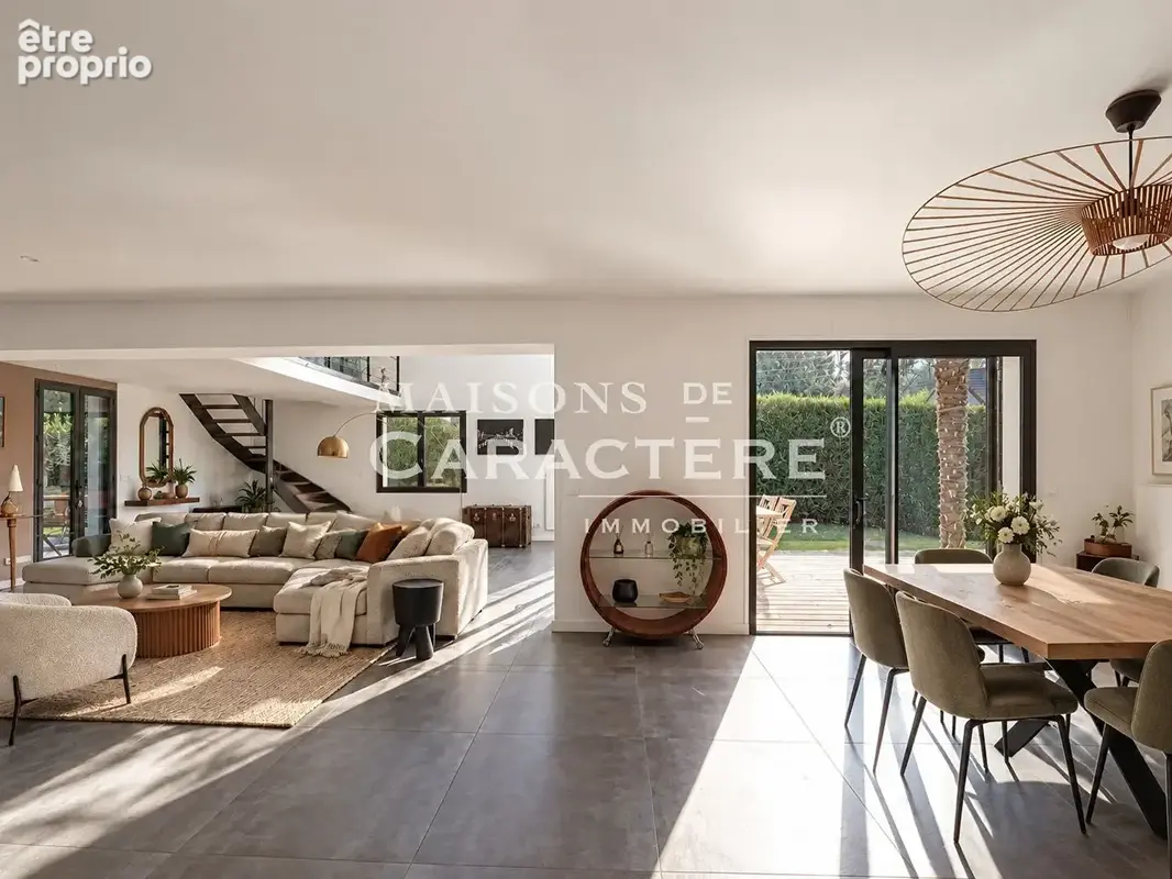 Maison de charme individuelle avec triple Séjour & Hauteur cathédrale - photo 2