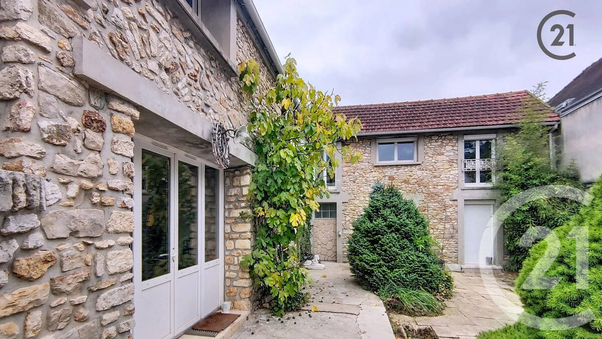Maison à VERT-SAINT-DENIS