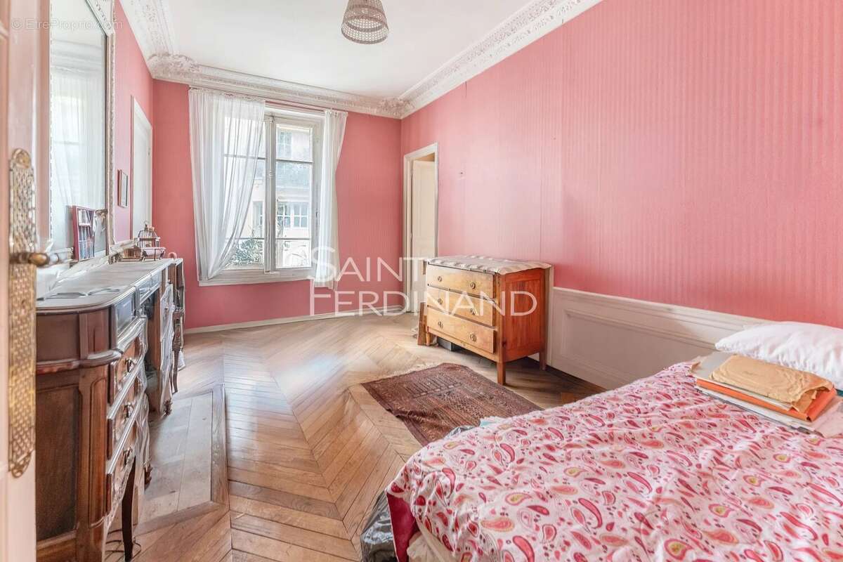 Appartement à NEUILLY-SUR-SEINE
