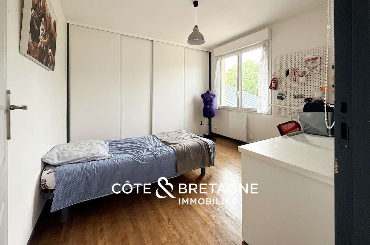 À Pleumeur-Gautier, une maison chaleureuse avec un hangar de 150 m2 aux beaux volumes. - photo 12