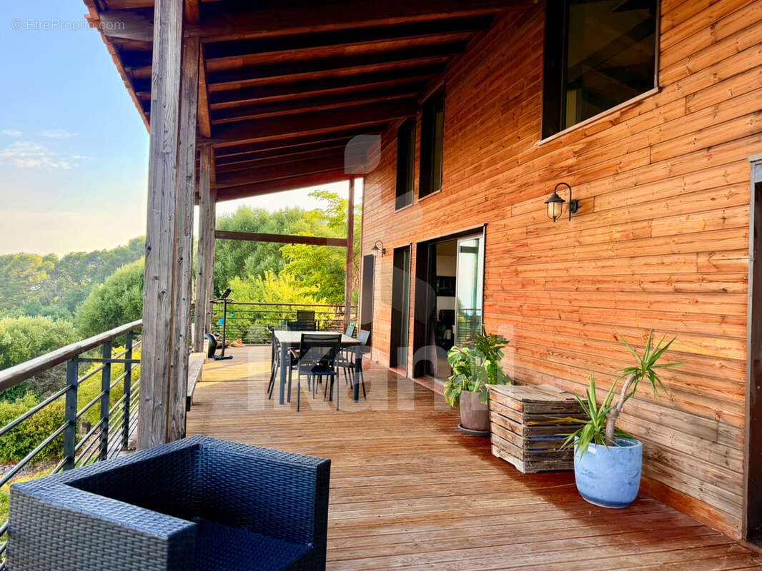 Magnifique maison en bois de 144 m2 avec vue exceptionnelle - photo 2