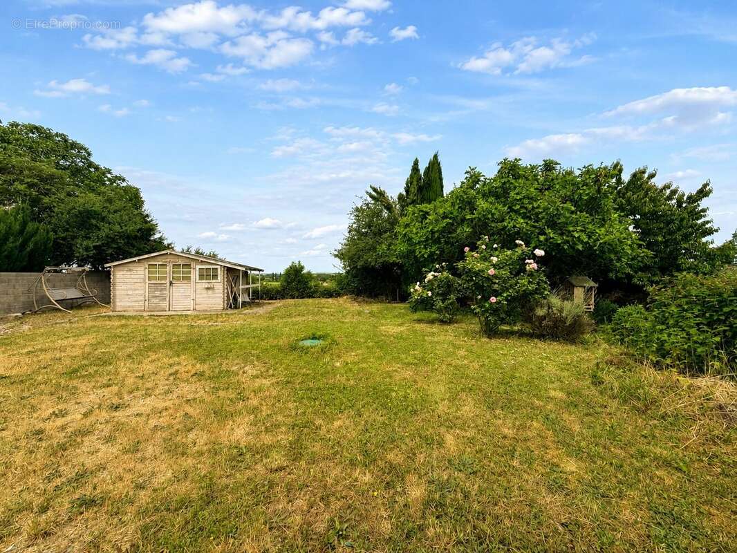Maison 130 m² à Saint-Clement-De-Regnat  - photo 3
