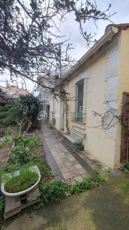 Charmante maison des années 1920 avec double terrasse en vente à découvrir ! - photo 3