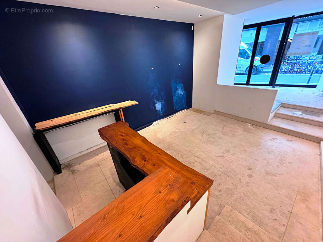 Commerce à PARIS-6E