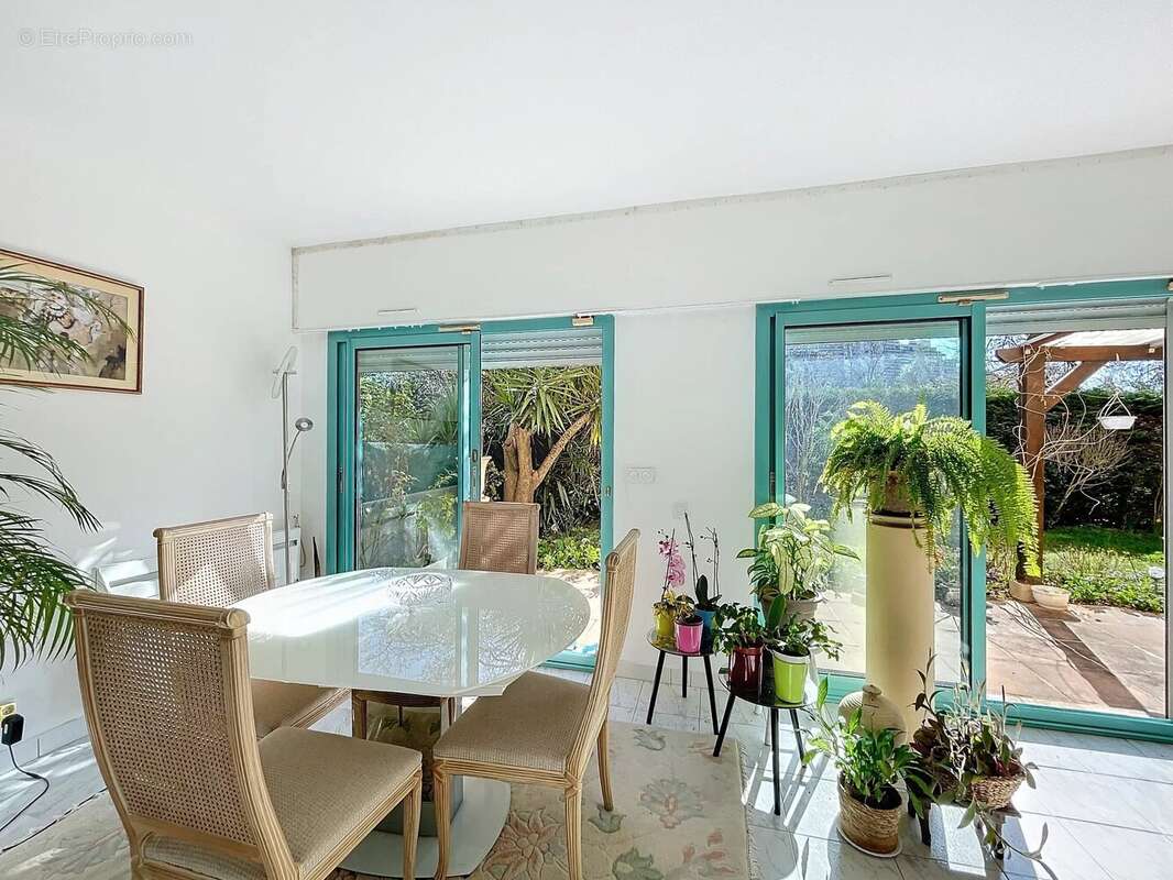 Appartement à MANDELIEU-LA-NAPOULE