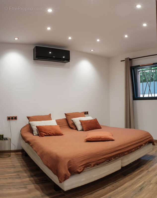 Appartement à SAINT-PRIEST-EN-JAREZ