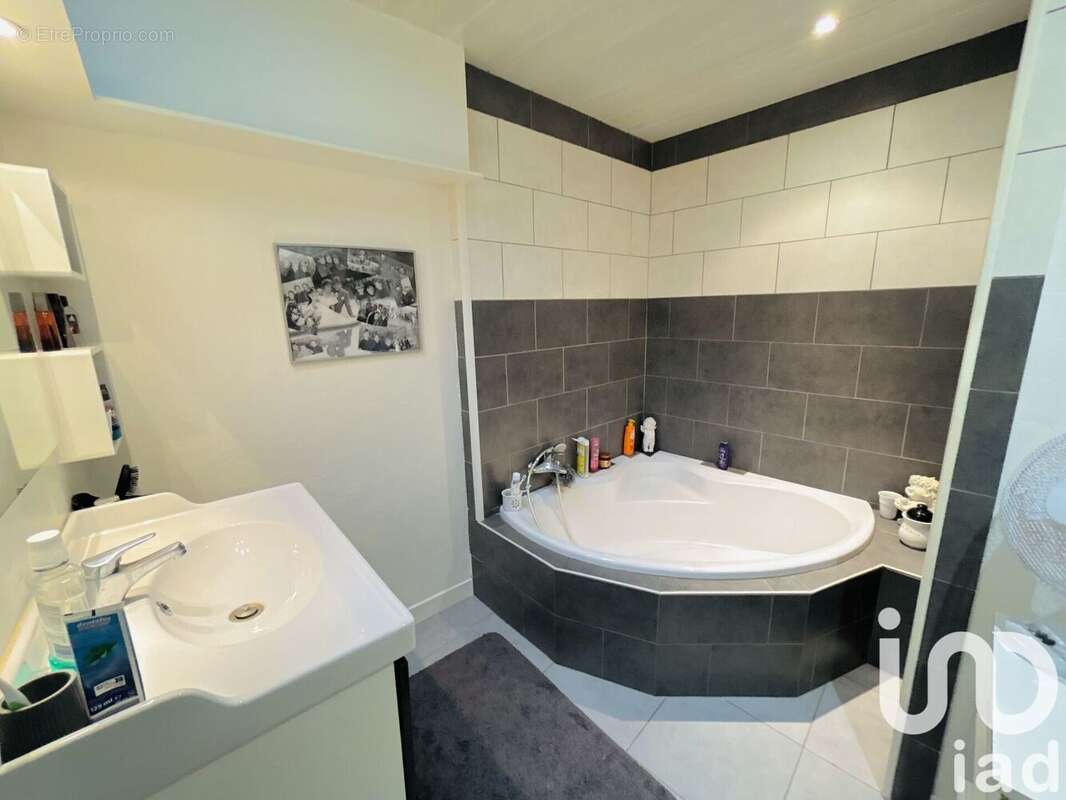 Photo 9 - Maison à SAINT-THIBERY