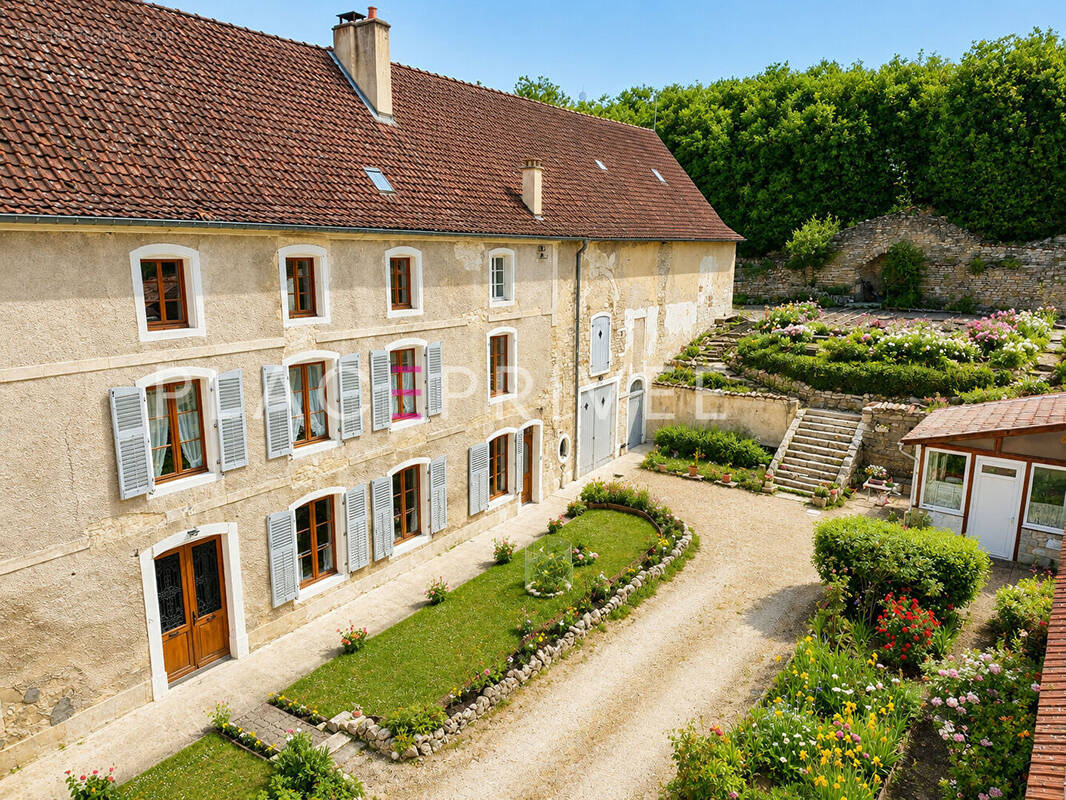 Maison à GONDRECOURT-LE-CHATEAU