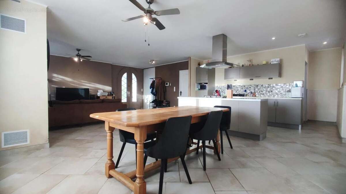 Maison à TROIS-PALIS