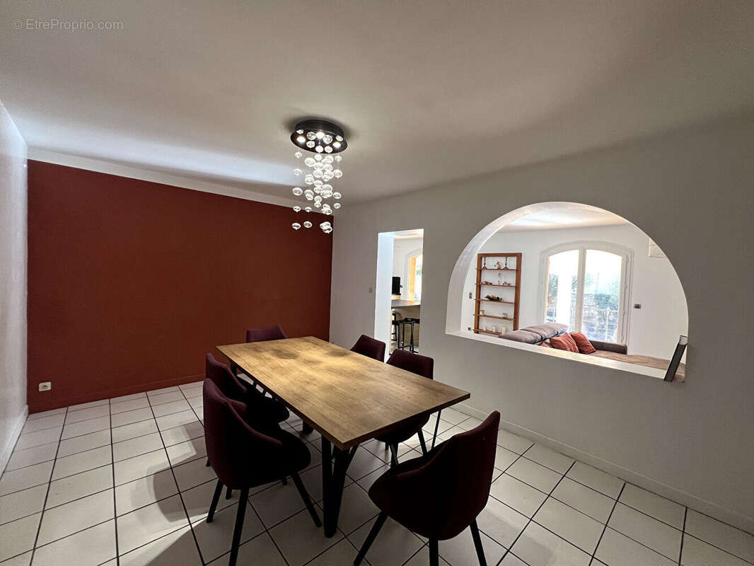 Maison à LE REVEST-LES-EAUX