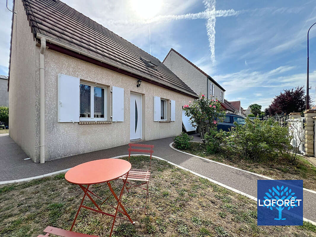 Maison à FONTENAY-LE-VICOMTE