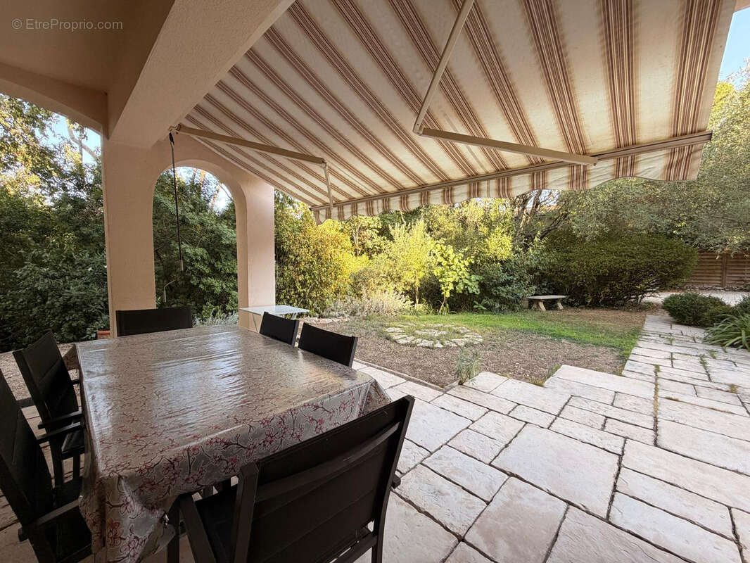 NIMES TOUR MAGNE Splendide maison 7 pièces de 205 m2 avec piscine et garage, sur 1500 m2 de terrain - photo 23