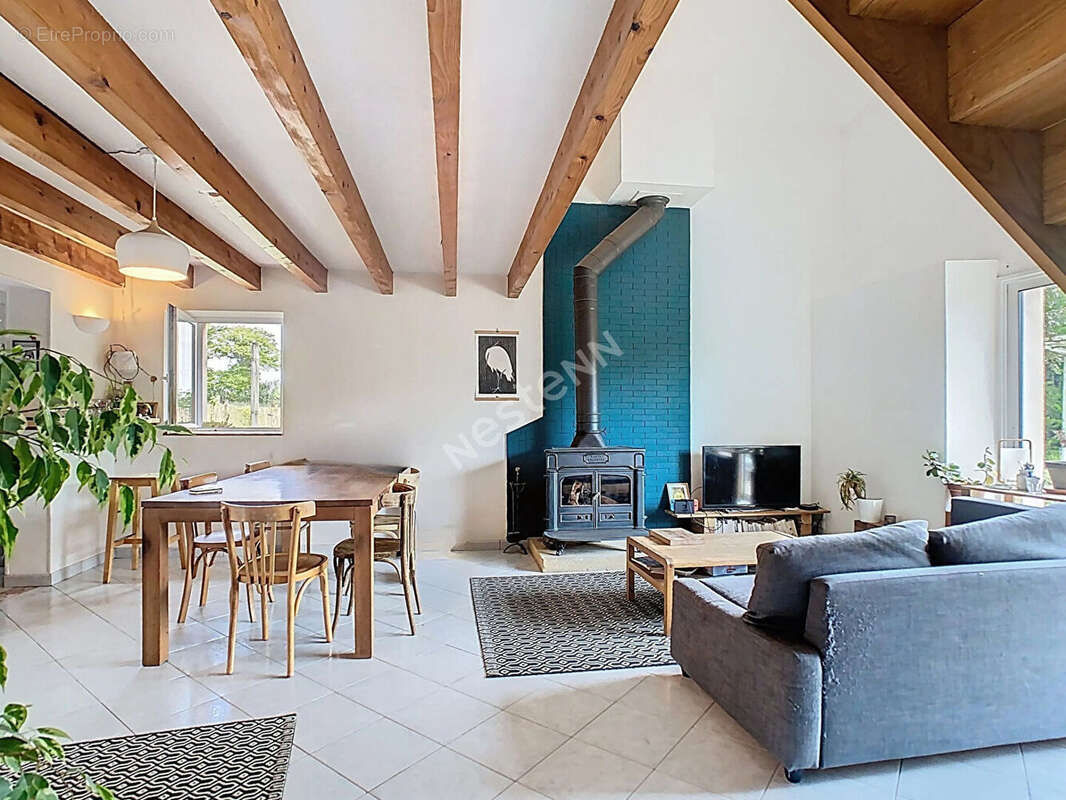 Maison à SAINT-MACAIRE-EN-MAUGES