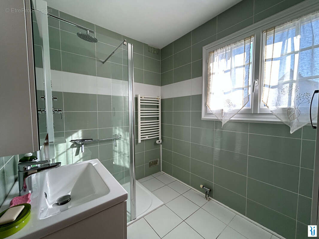 Maison à SAINT-PIERRE-DE-VARENGEVILLE