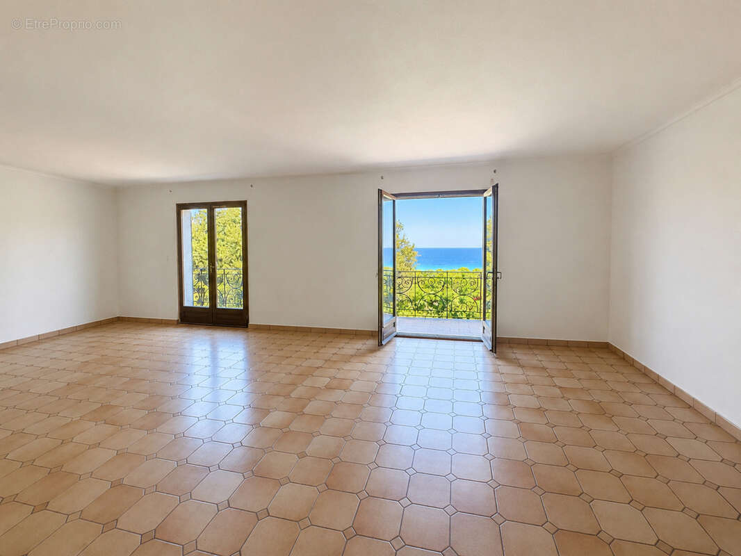 Propriété à rénover 8 pièces vue mer panoramique, 3 appartements et fort potentiel.  (20) - photo 3