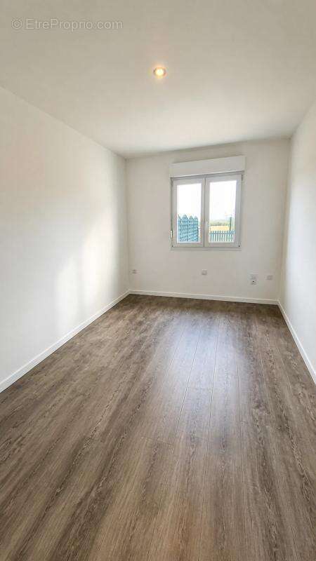Maison individuelle de 160 m2 f6 de plain pied 4 chambres garage et jardin - photo 9
