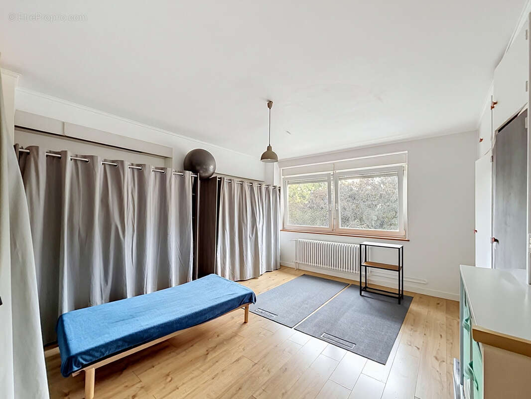 THIONVILLE   Quartier CENTRE-VILLE    F5 de 118,5 m2   2 chambres    1 bureau - ascenceur - photo 3