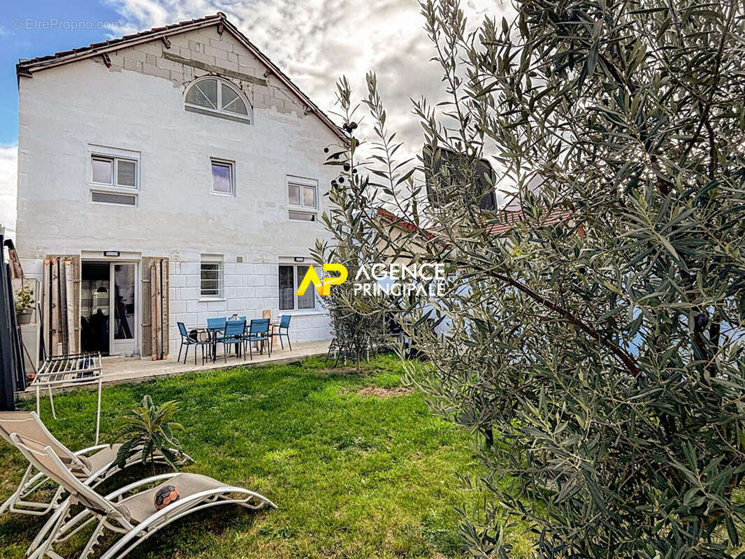 Maison à SARTROUVILLE