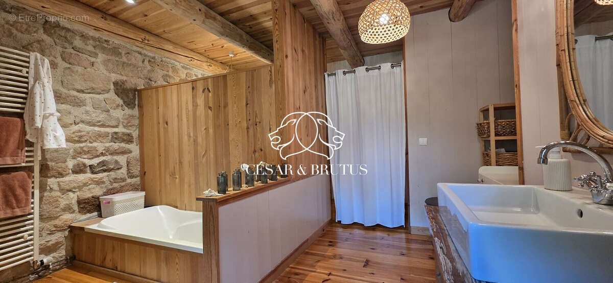 Maison à SAINT-JULIEN-CHAPTEUIL