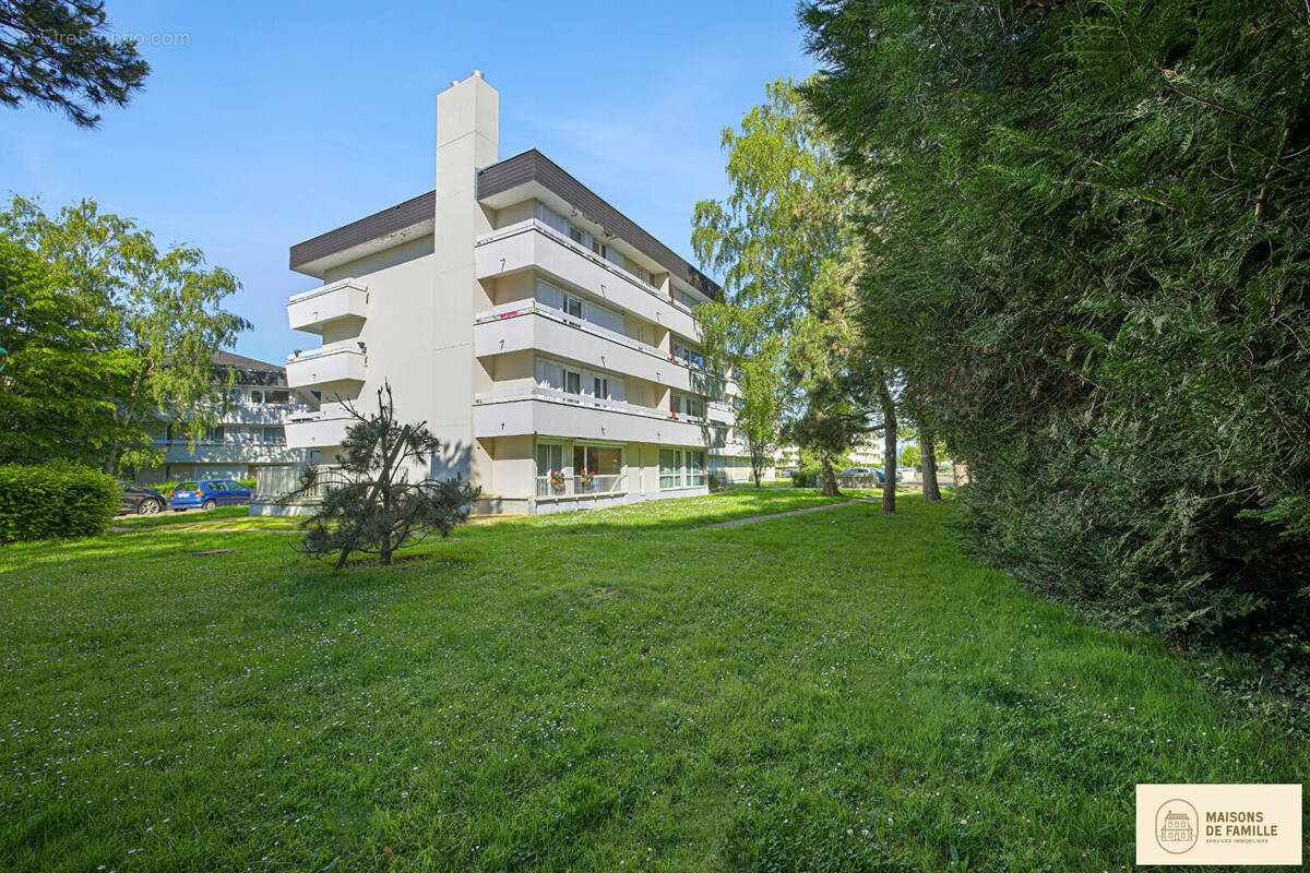 Appartement à LES ESSARTS-LE-ROI