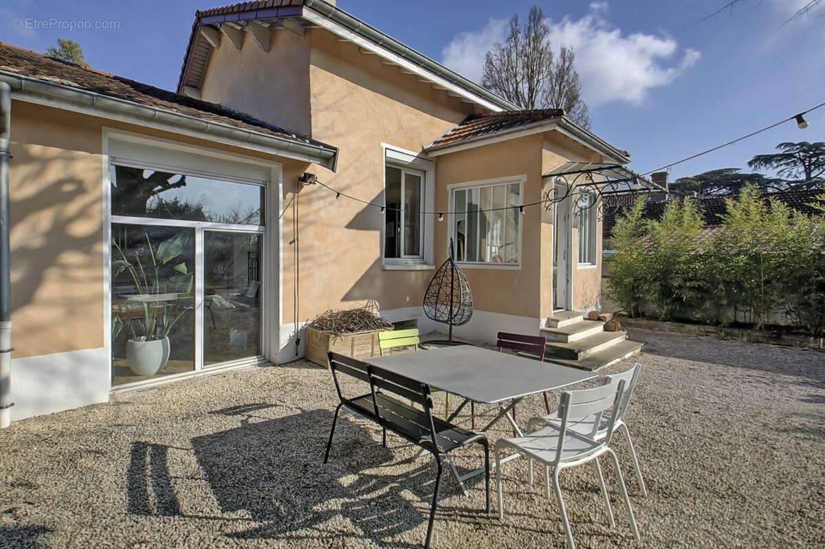 Maison à COLLONGES-AU-MONT-D&#039;OR