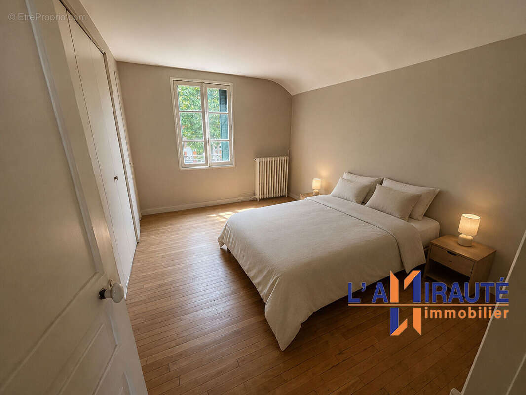Maisons-Laffitte Maison de charme (4 pièces) à fort potentiel de 105m² - photo 7