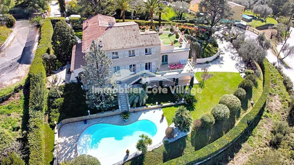 PERIPHERIE DE NICE Prestigieuse propriété,476m2 de surface - photo 17