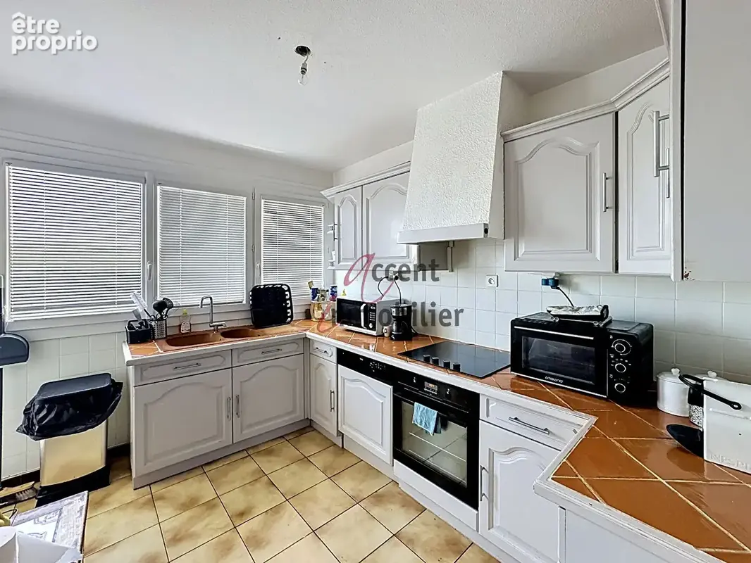 Salon De Provence bel appartement de type 3 de  78 m². - photo 2