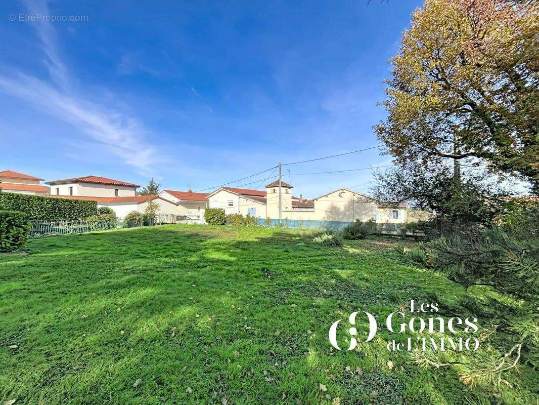 Terrain à GREZIEU-LA-VARENNE