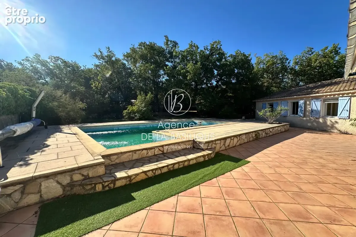 Maison 6 pièces 133 m² à vendre à Saint-Maximin-La-Sainte-Baume (83470) - photo 2